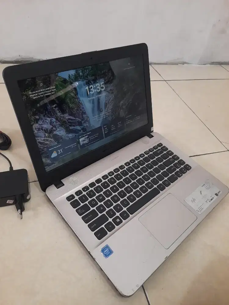 Laptop Asus X441M.Windows 11 Pro.ram 4GB/HDD 1TB.14 INCH