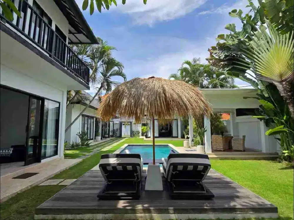 LUXURY 4 BEDROOMS VILLA IN BATU BOLONG CANGGU BALI FOR SALE