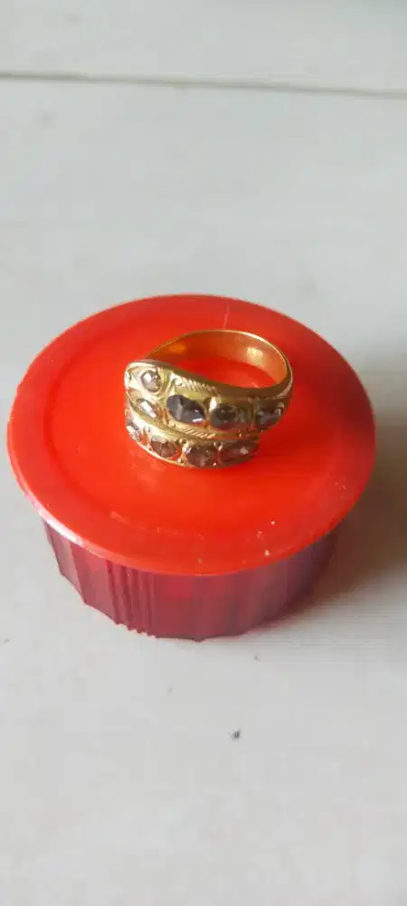 Cincin emas ular batu intan