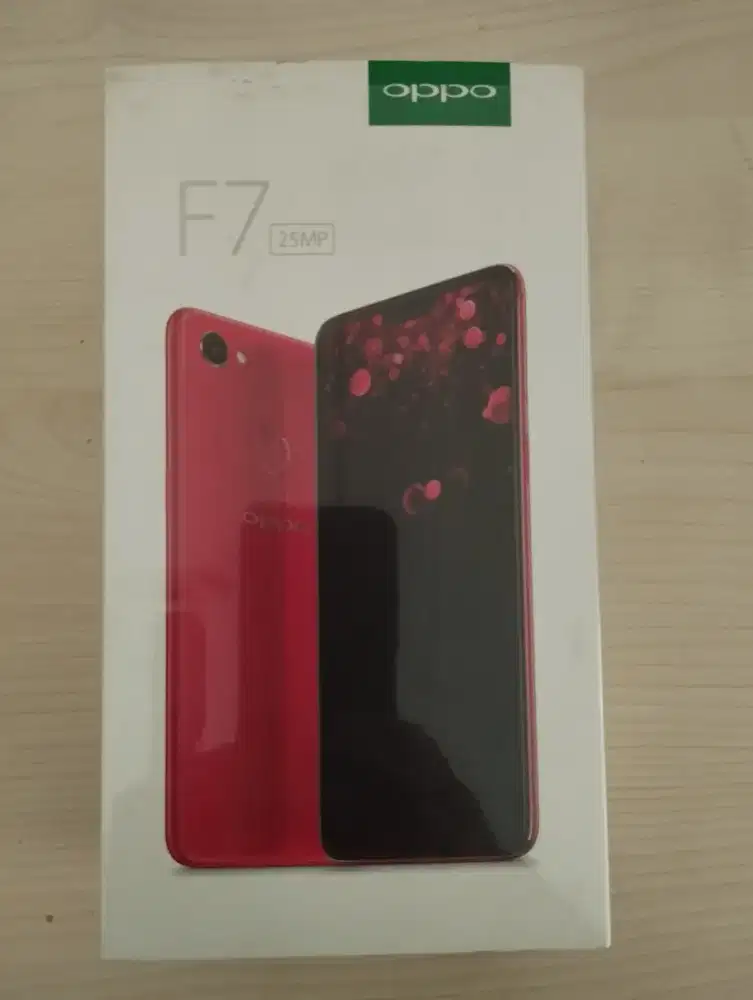 Oppo F7 warna hitam