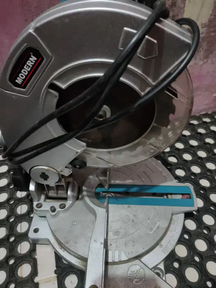 Mitter saw modern  seperti baru