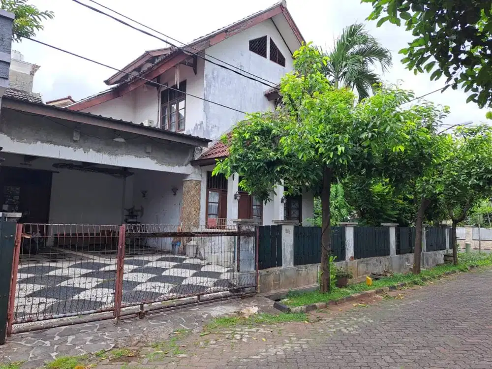 Dijual Rumah Luas dan Asri dalam Perumahan Kemang Pratama Bekasi