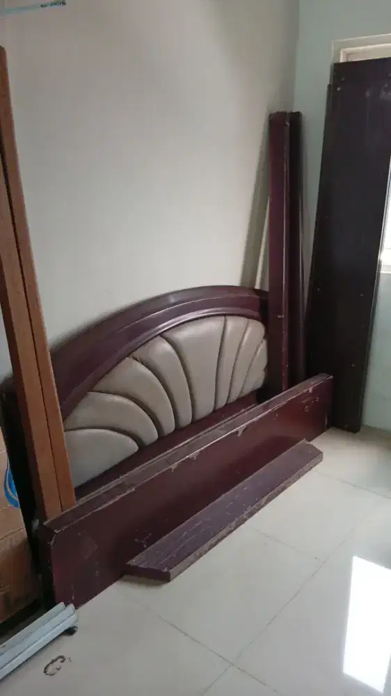 Ranjang dipan queen size bahan lama berat finish duco