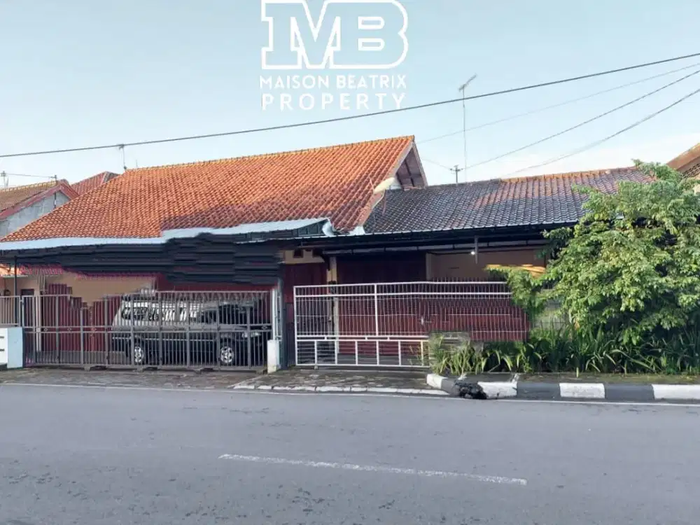DIJUAL RUMAH + 3 TOKO PINGGIR JALAN DI SALATIGA - JAWA TENGAH
