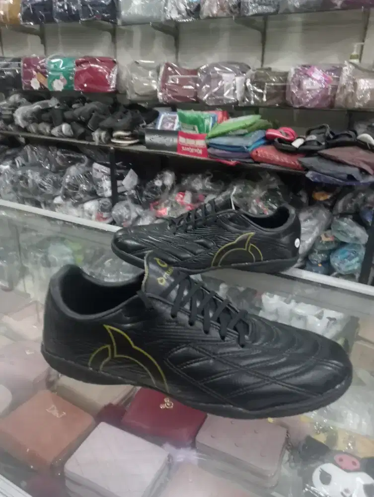 Sepatu futsal size 44,45