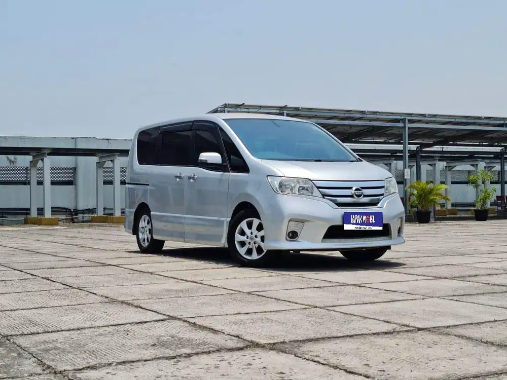 Ready !!! Nissan Serena HWS 2.0 AT 2014 Silver KM 148RB