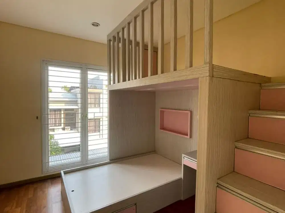 jual rumah 3 lantai layar permai PIK uk 8x15m