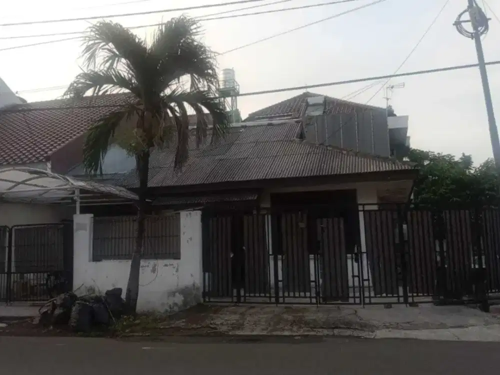 LOKASI STRATEGIS .Rumah di Taman Semanan Indah