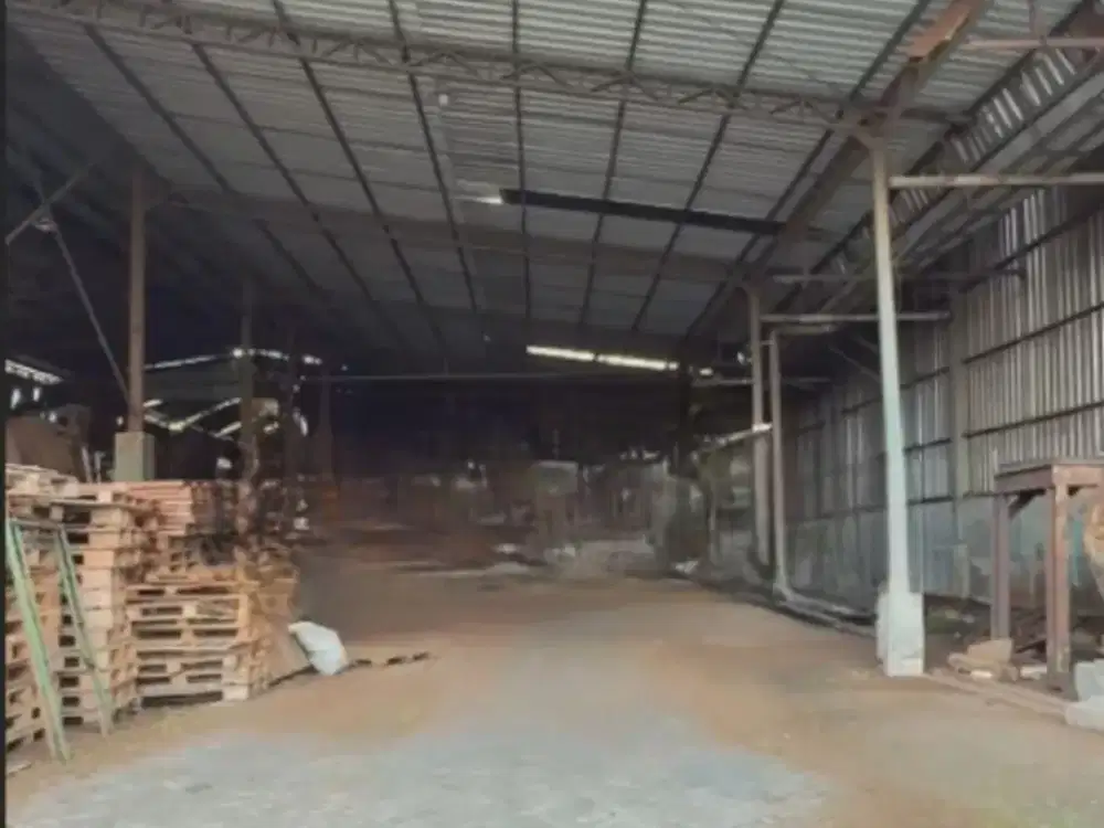 Jual Ex Pabrik Wood Palet Bonus Izin Usaha dan Mesin di Kawasan Industri Kepatihan, Gresik