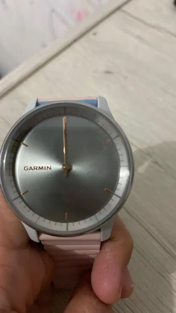 Jam tangan Garmin vivomove trend