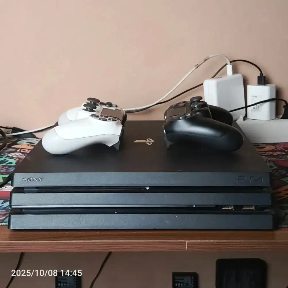 jual ps 4 pro 1tb seri Cuh 7000b