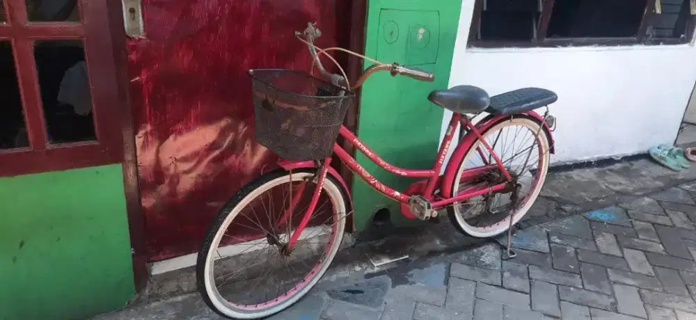 Sepeda bekas sepeda wanita second preloved pink