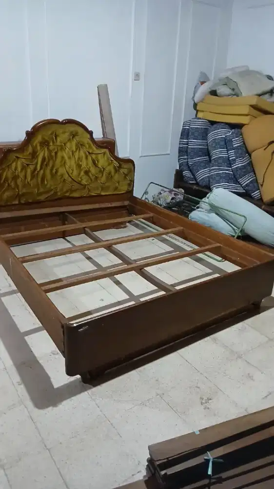 Dijual cepat tempat tidur dari kayu jati