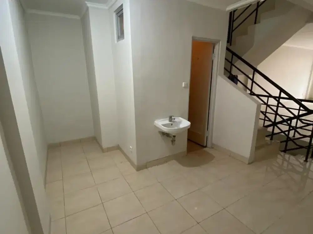 Disewakan ruko 4 lantai siap pakai kawasan kalideres