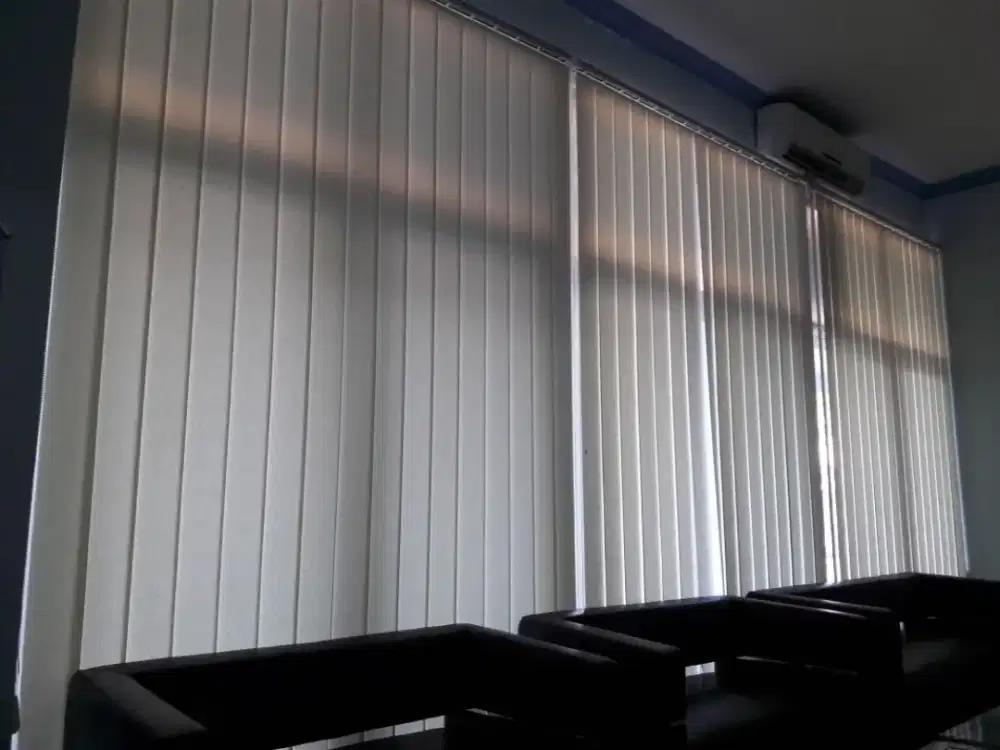 Tirai vertikal blind