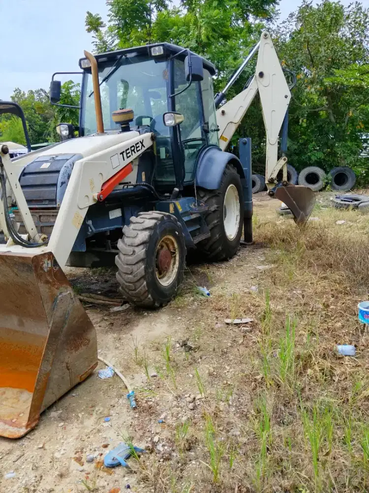 Dijual cepat Backhoe Loader Terex 820 + Cabin dan AC