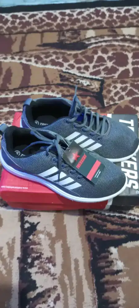 Sepatu TEKKERS size 40