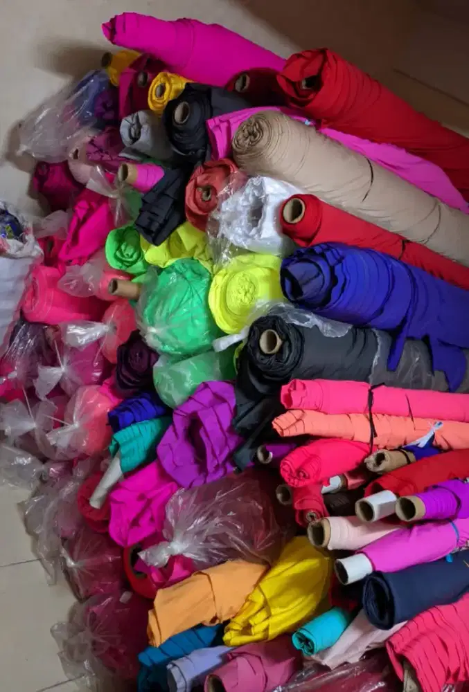 Kain nylon lycra polos dan motif.