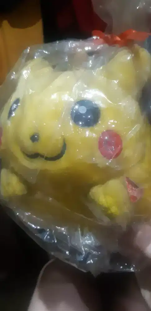 Uniqlo boneka kuning. Tag pokemon