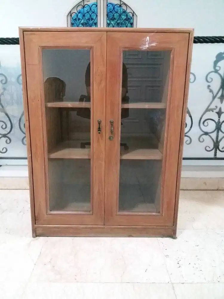 DIJUAL LEMARI BUFFET KAYU (BERKACA)