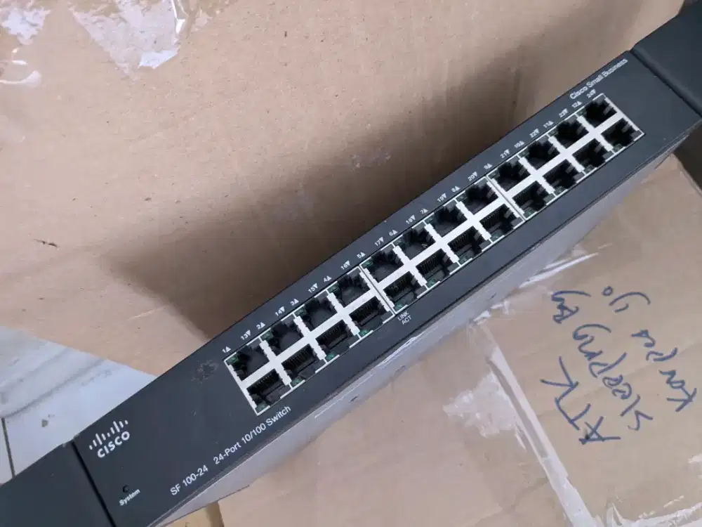 Switch Cisco SF100 24 Port