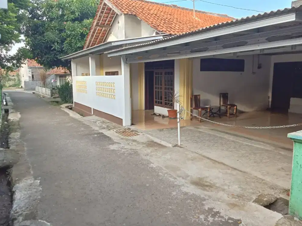 DI JUAL, RUMAH TENANG TENGAH KOTA