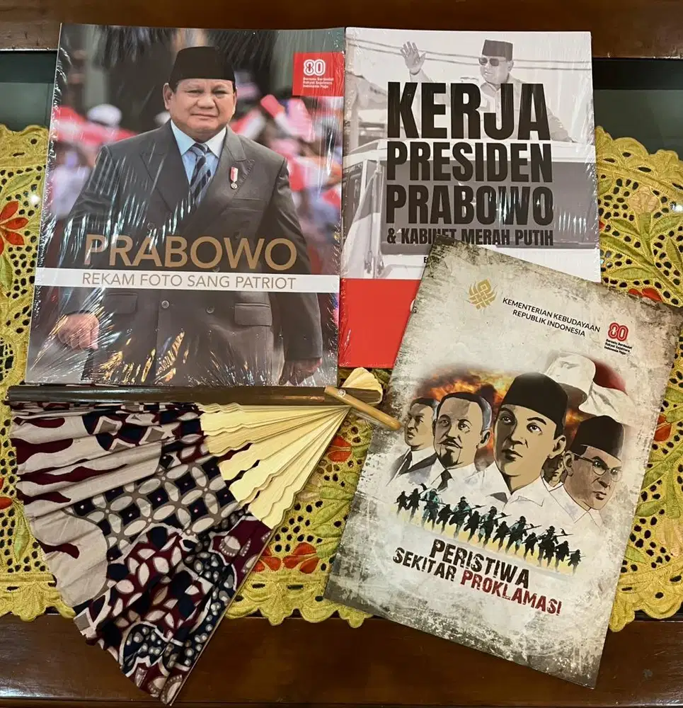 Buku, Majalah dan Kipas Spesial Edisi 80 Kemerdekaan RI