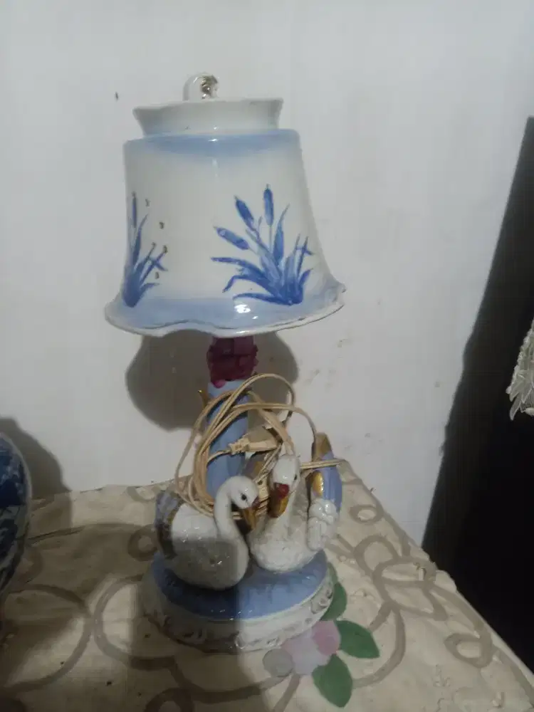 Lampu kamar dari bahan keramik