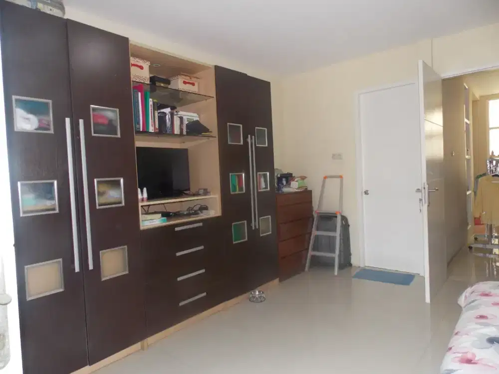 Dijual Rumah Bagus Tingkat 2 SHM 4+1 Kamar Tidur Bintaro, Pisok