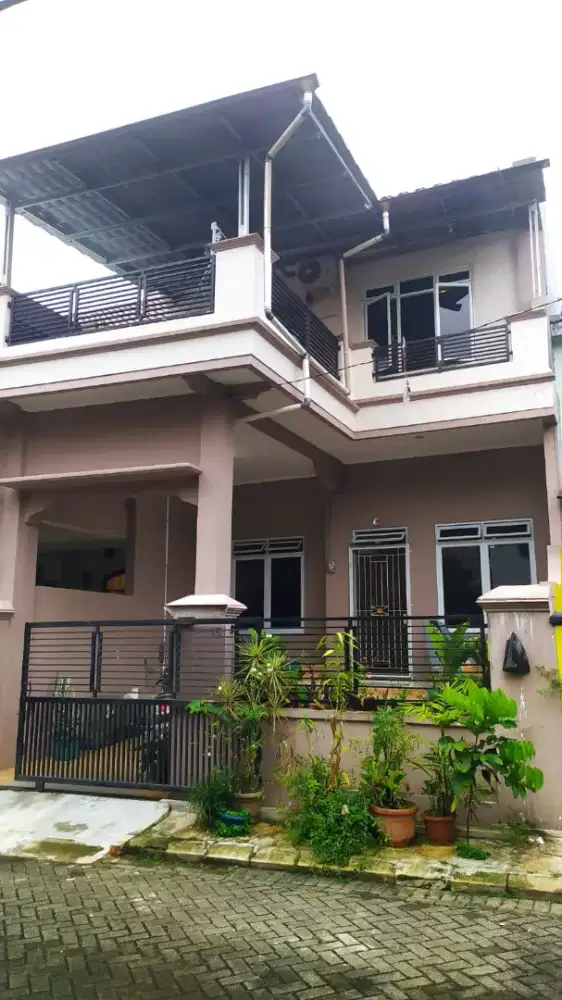 Rumah dua lantai di bogor timur