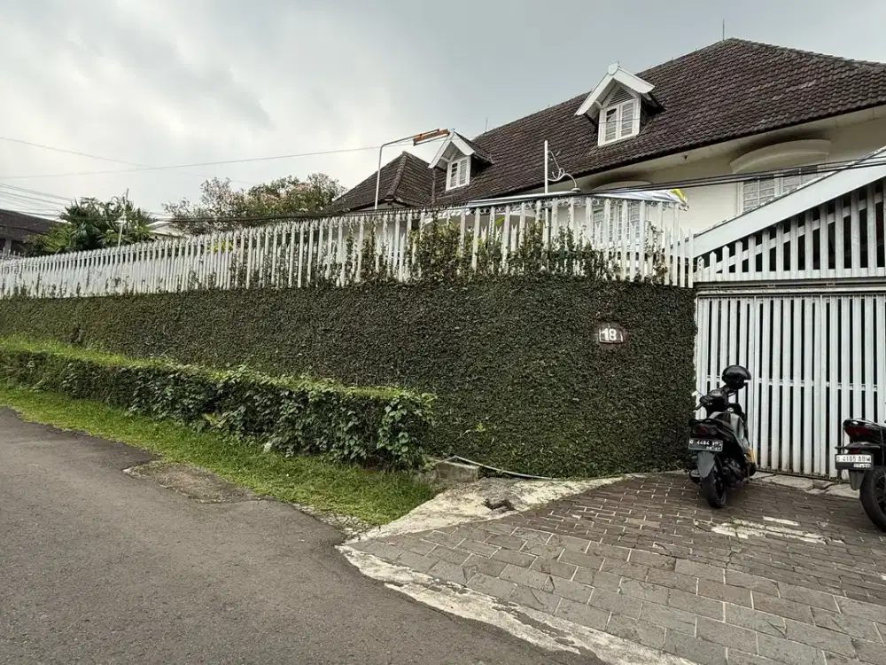 Rumah Hook Luas Shm Setrasari 6 Kamar 2 Lantai