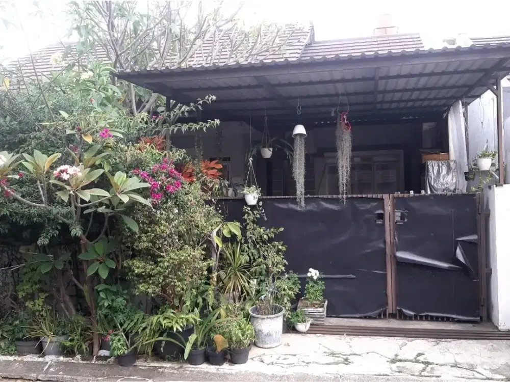 Rumah Siap Huni di Taman Kopo Indah Lokasi Strategis