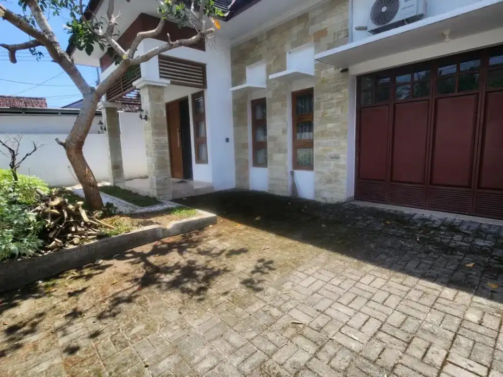 Di jual Rumah beserta isinya lengkap perabotan dan elektronik siap huni tinggal tempatin