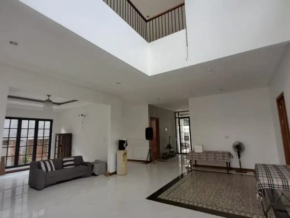 Dijual Rumah Mewah Lokasi Strategis di Jl. Telaga Bodas Semarang