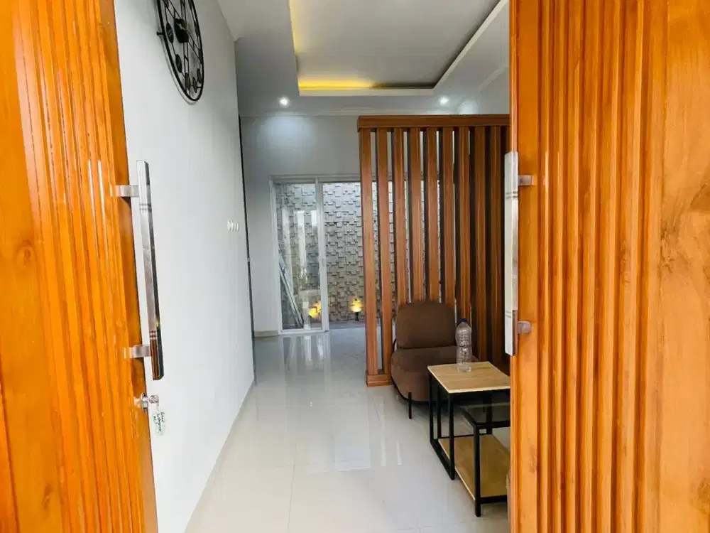 RUMAH CANTIK 2 LANTAI DALAM PERUM DI JALAN GODEAN