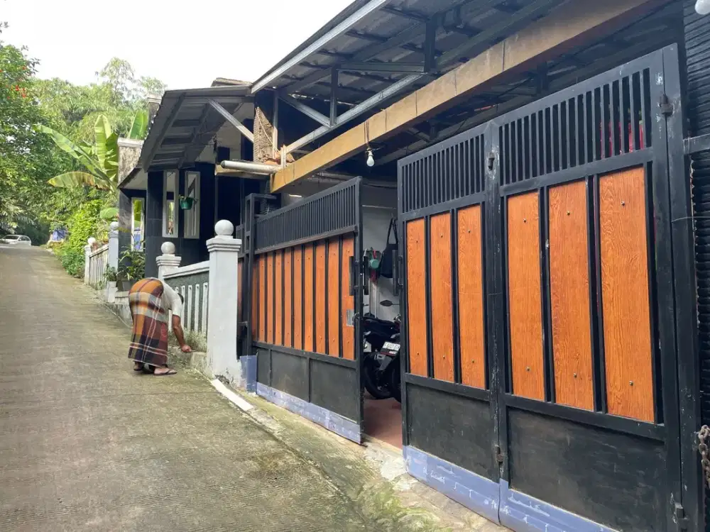 Rumah strategis 10 menit ke stasiun kereta