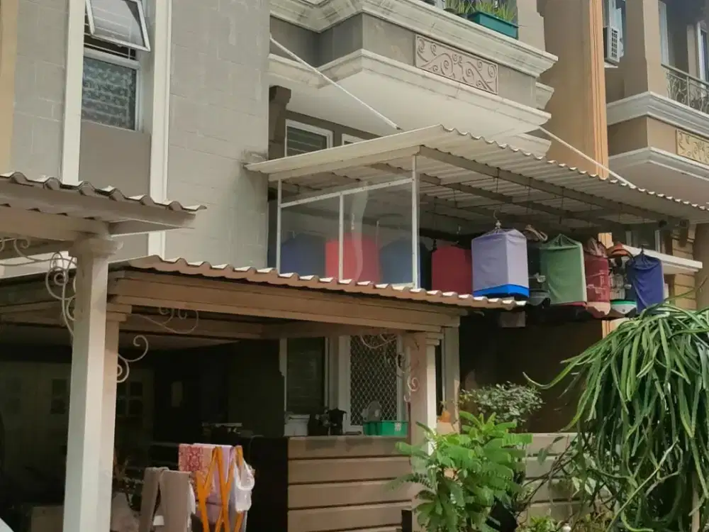 Dijual Rumah 2,5 lantai di Karelia Village Gading Serpong