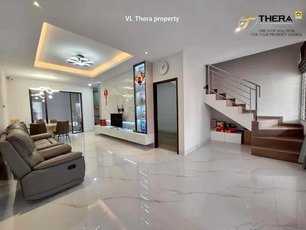 DIJUAL !!

Rumah cantik 2 lantai Central hills cluster Green Hills (Full Renovasi & Full furnish) Batam Center