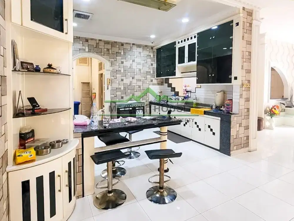 VILLA HOOK EMERALD GARDEN JL. KL.YOS SUDARSO