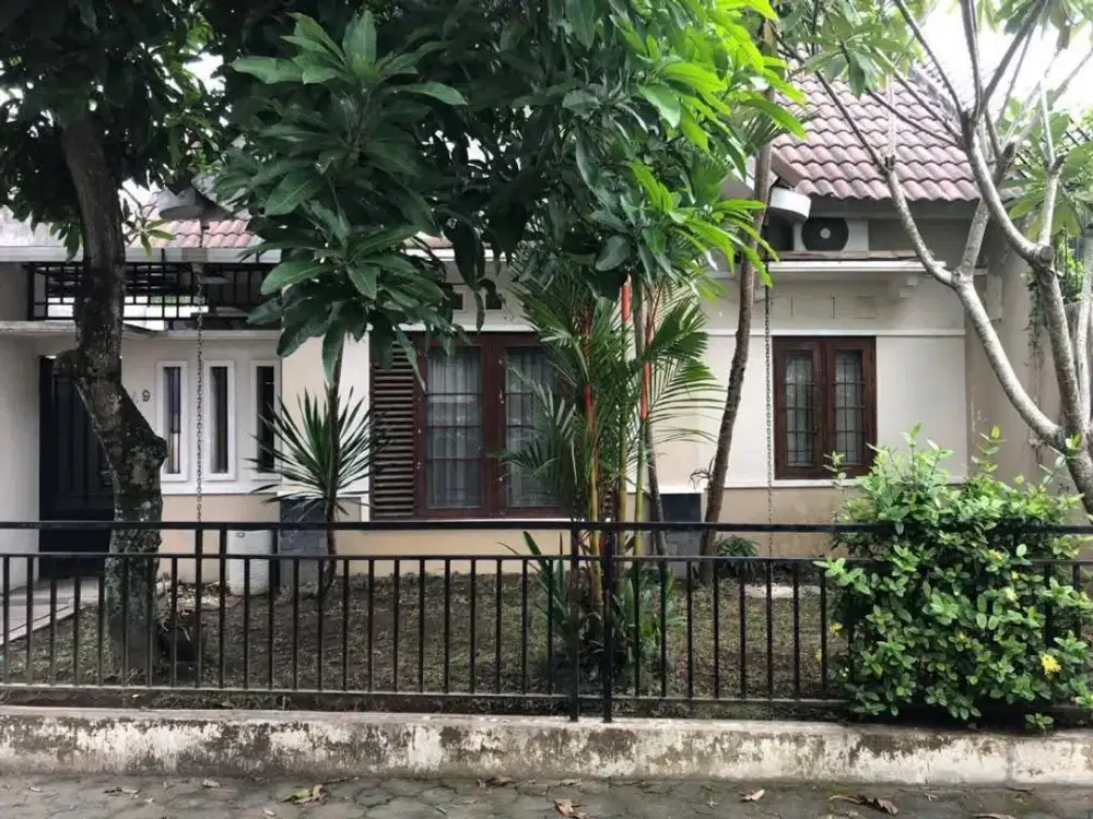 RUMAH dengan Lahan  LUAS dalam perumahan di area CANDI GEBANG