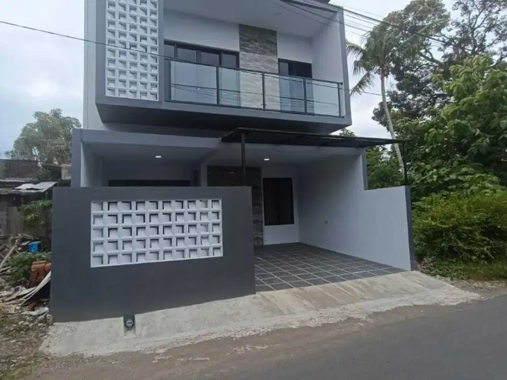 DI JUAL RUMAH 2 LANTAI Lokasi Strategis area timur Jln Kaliurang