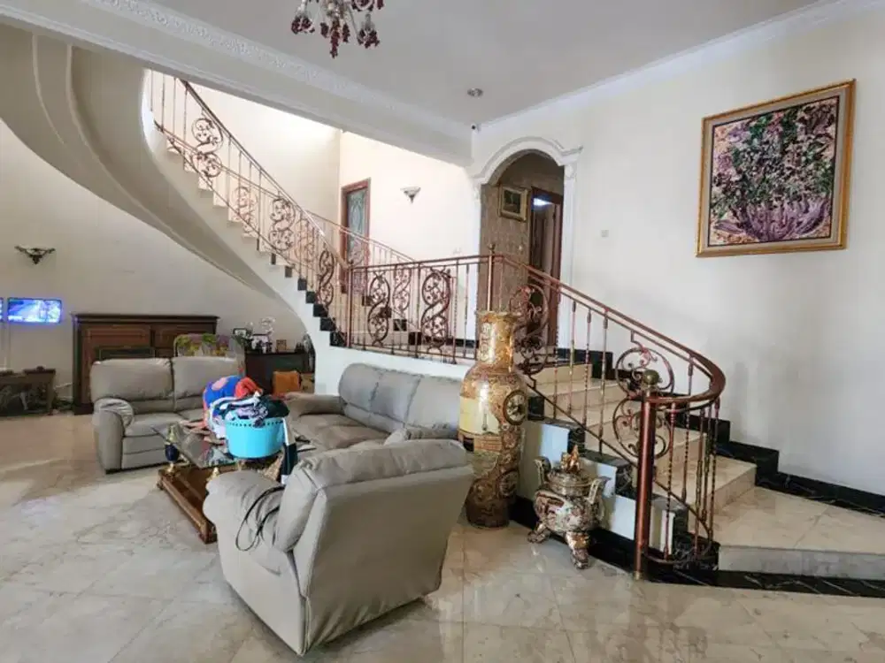 Dijual Rumah Mewah ada Pool Lokasi Strategis di Cipete Jakarta Selatan