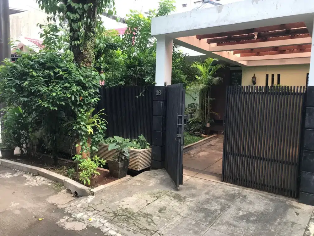 Rumah di Taman Bona Indah Jakarta Selatan. Lokasi Strategis ke Area Public