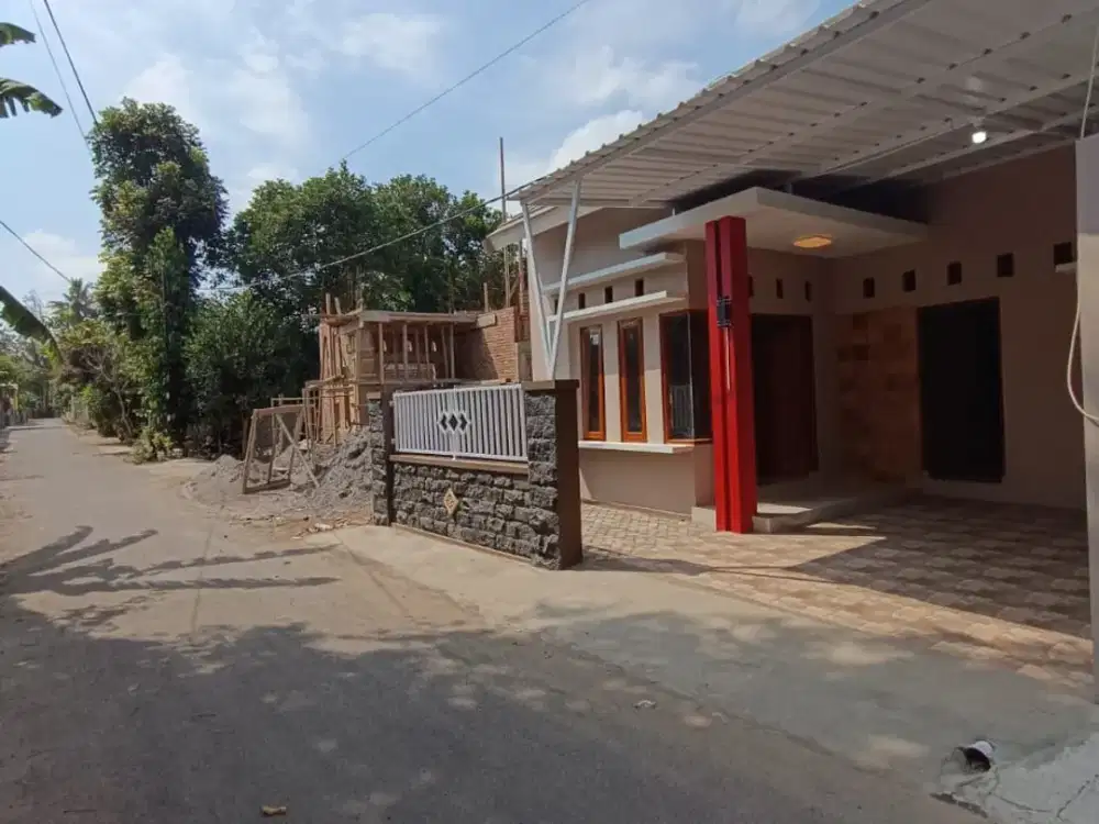 DIJUAL RUMAH BARU SIAP HUNI DI BARAT LAPAS CEBONGAN