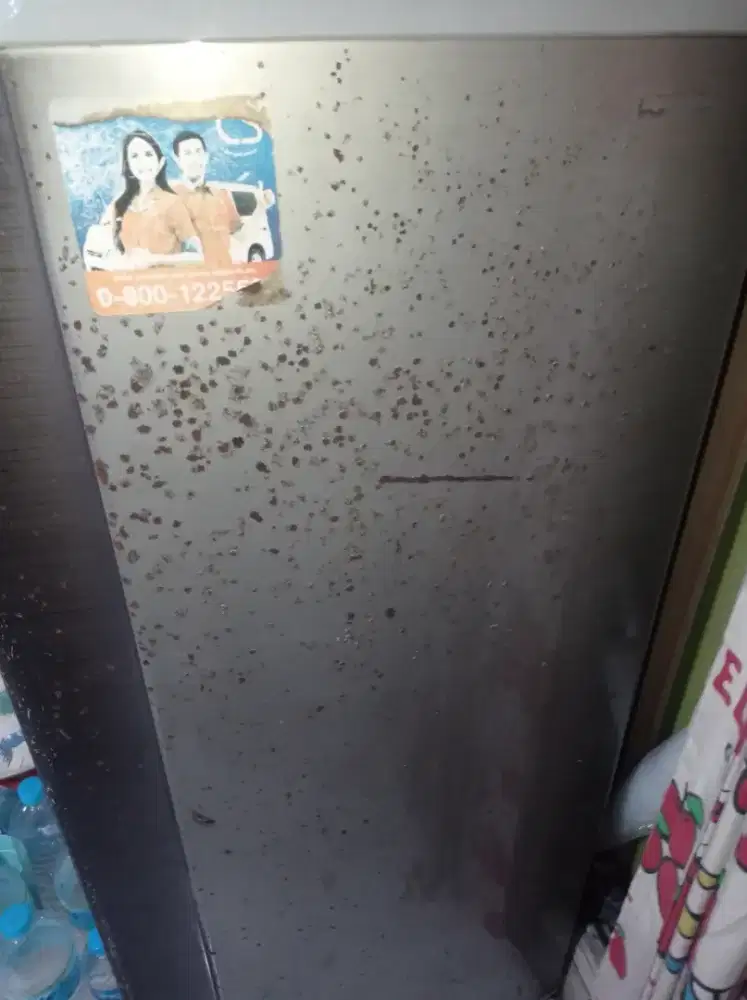 Kulkas 1 pintu bekas merek sharp