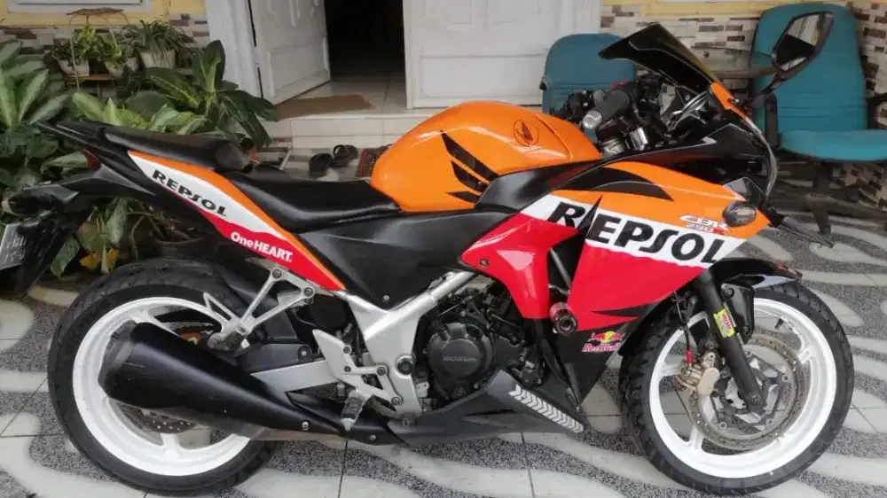 Honda CBR 250 CBU plat A