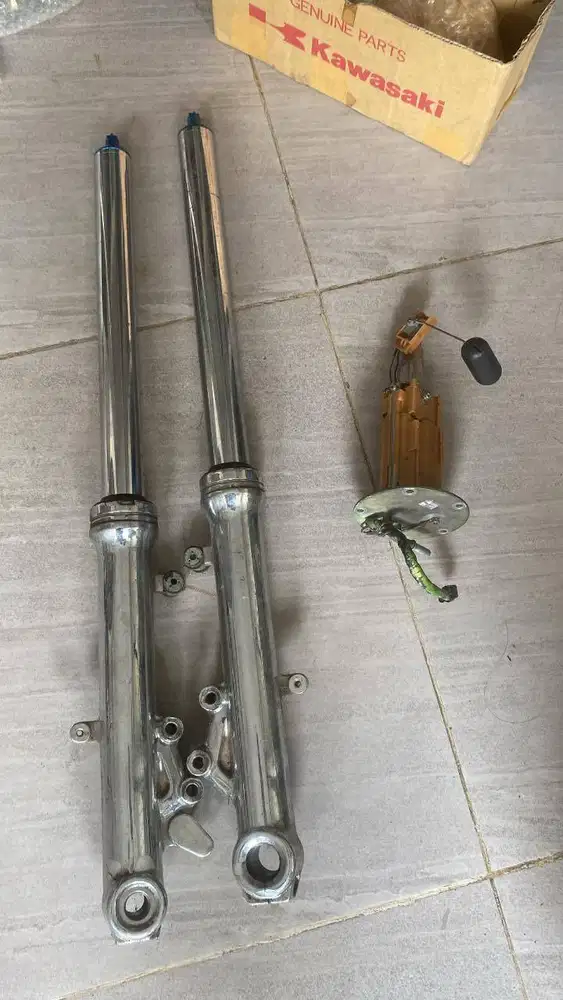Shock Depan & Fuel Pump Kawasaki ER6N/F