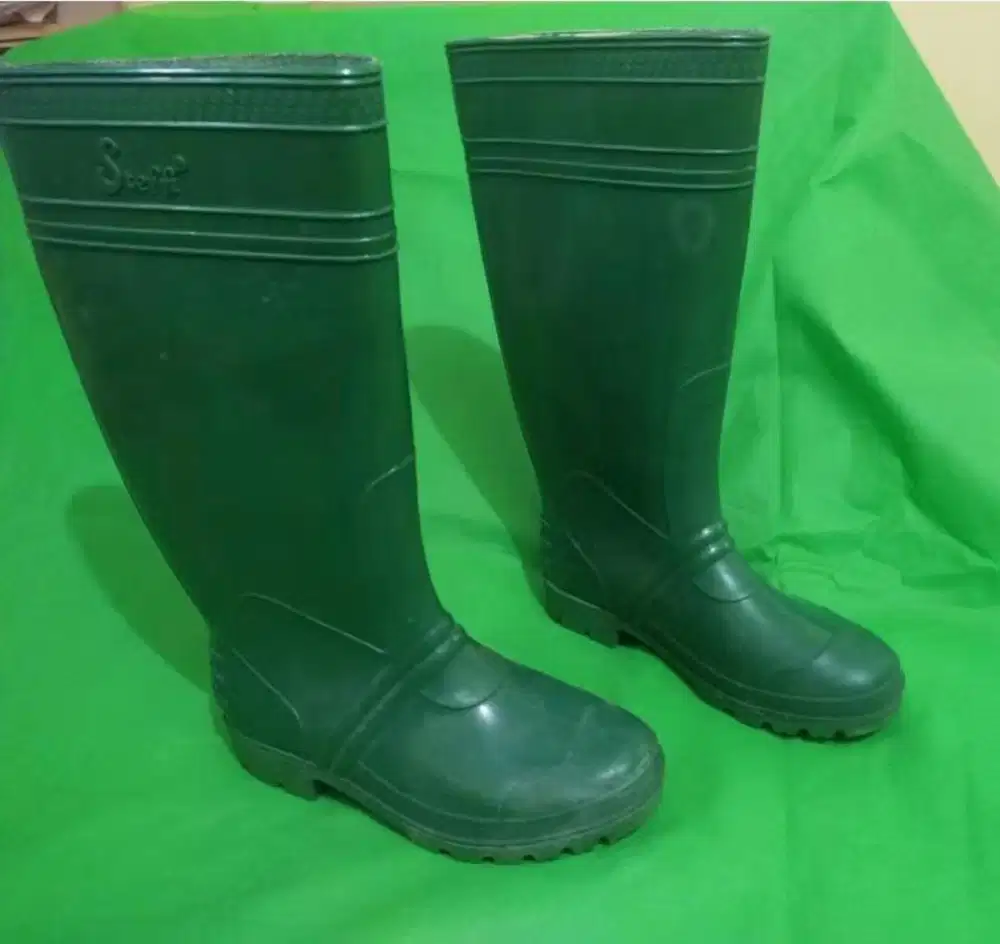 Sepatu Boot Karet