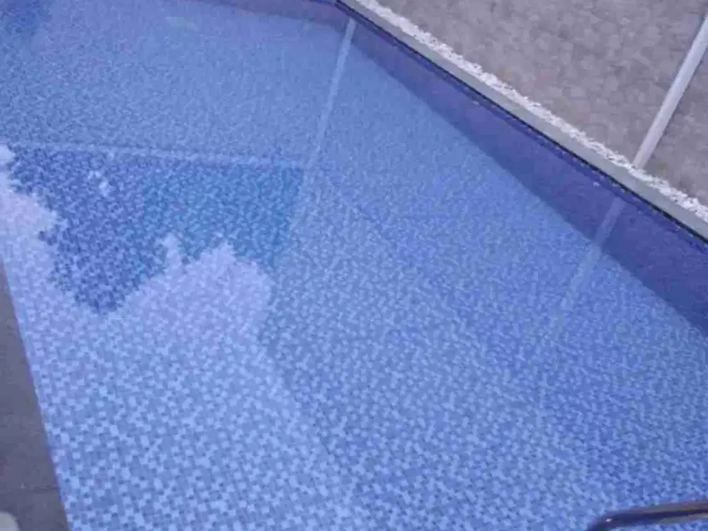 Rumah minimalis modern dengan kolam renang pribadi dan view pegunungan di Sentul City Bogor