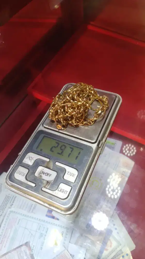 Menerima emas tanpa surat